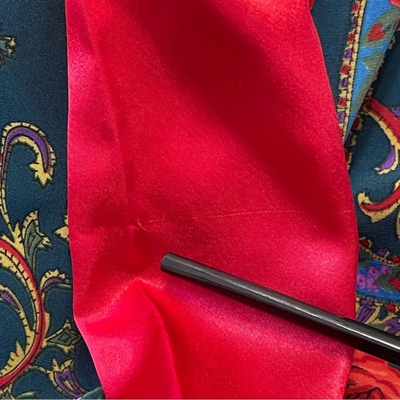 Victoria's Secret Red Floral Long Satin Charmeuse Long Belted Robe Roses - Picture 7 of 7